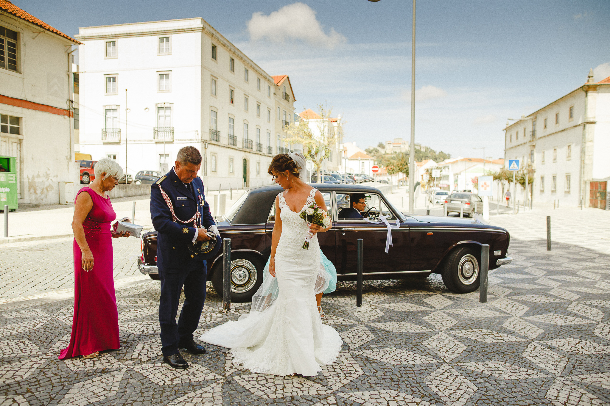 Bride arriving the church with her parents. 