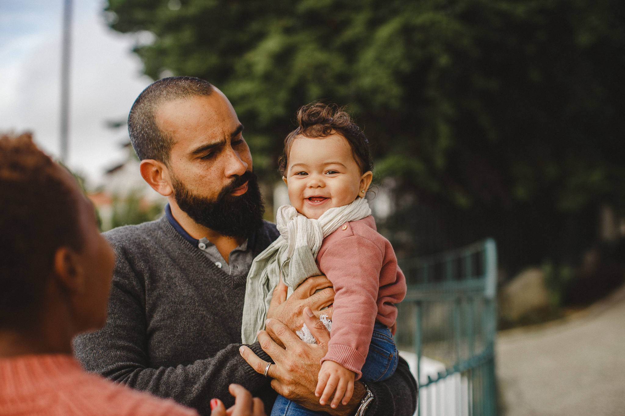 Baby smiling during a family photoshoot in Lisbon.