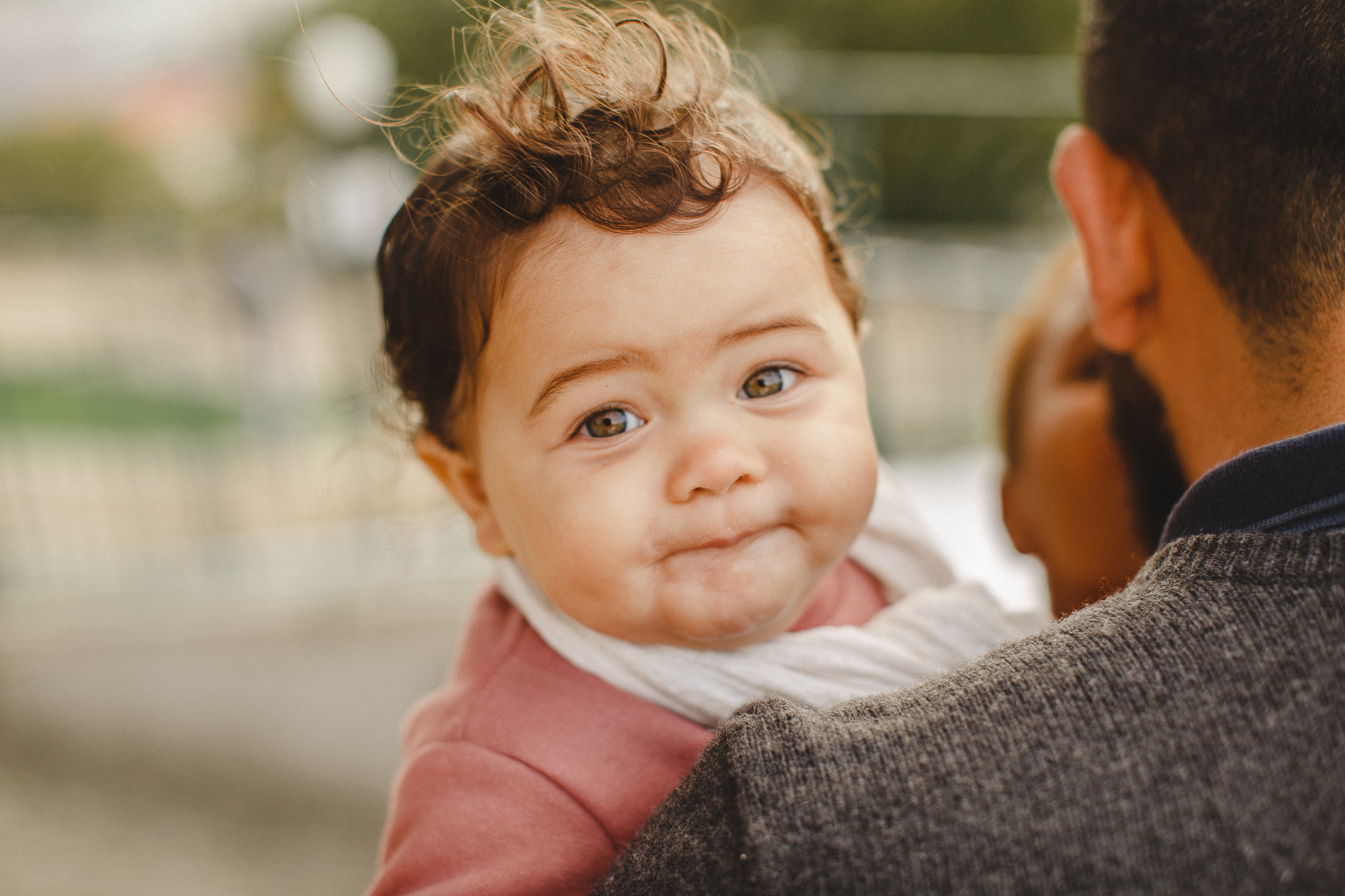 Baby smiling at the camera during a family photo shoot in Lisbon, by Hello Twiggs. 