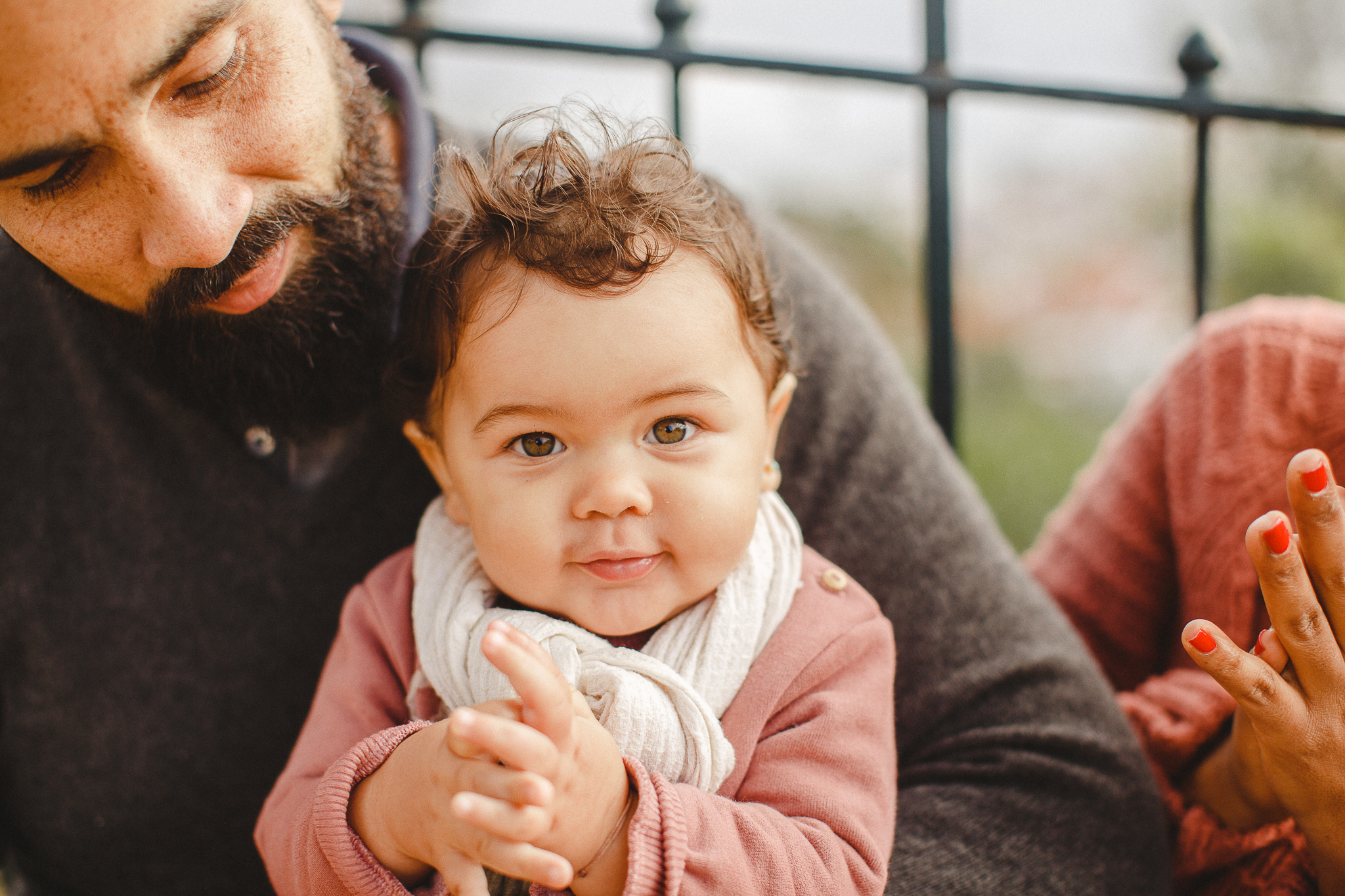 Baby smiling at the camera during a family photo shoot in Lisbon, by Hello Twiggs. 