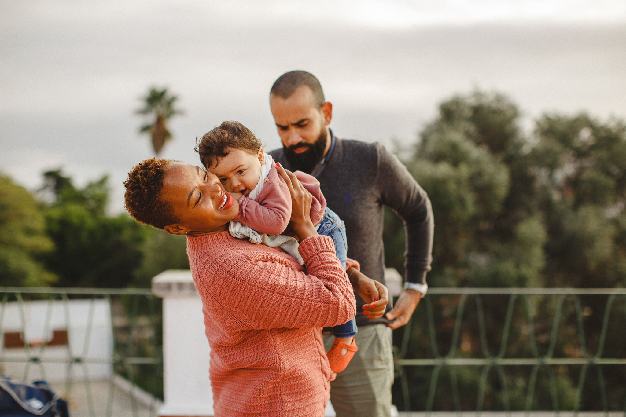 Mom holding her daughter smiling during a family shoot in Lisbon with Hello Twiggs.