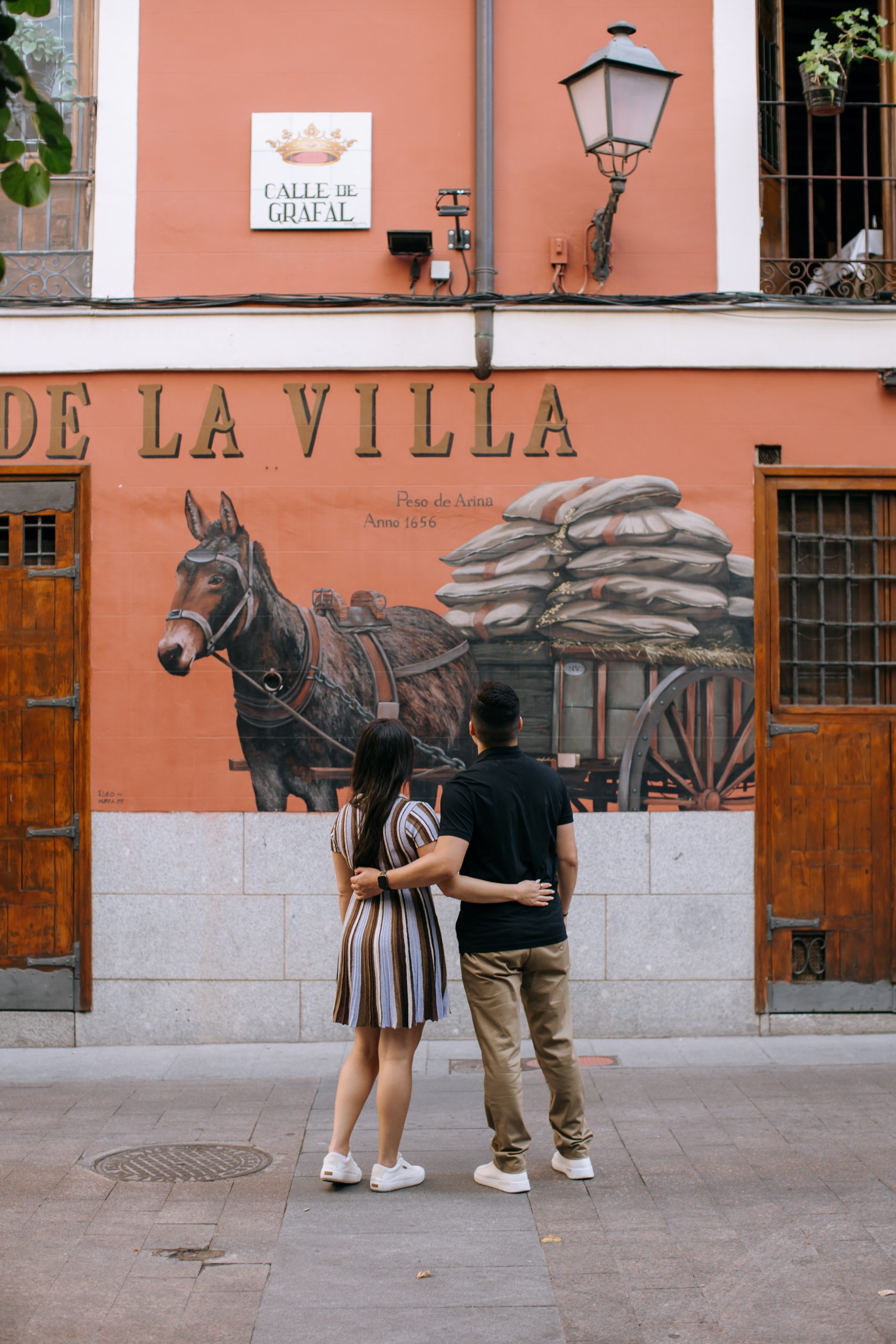 Early Morning Couple Photo Session in La Latina, Madrid