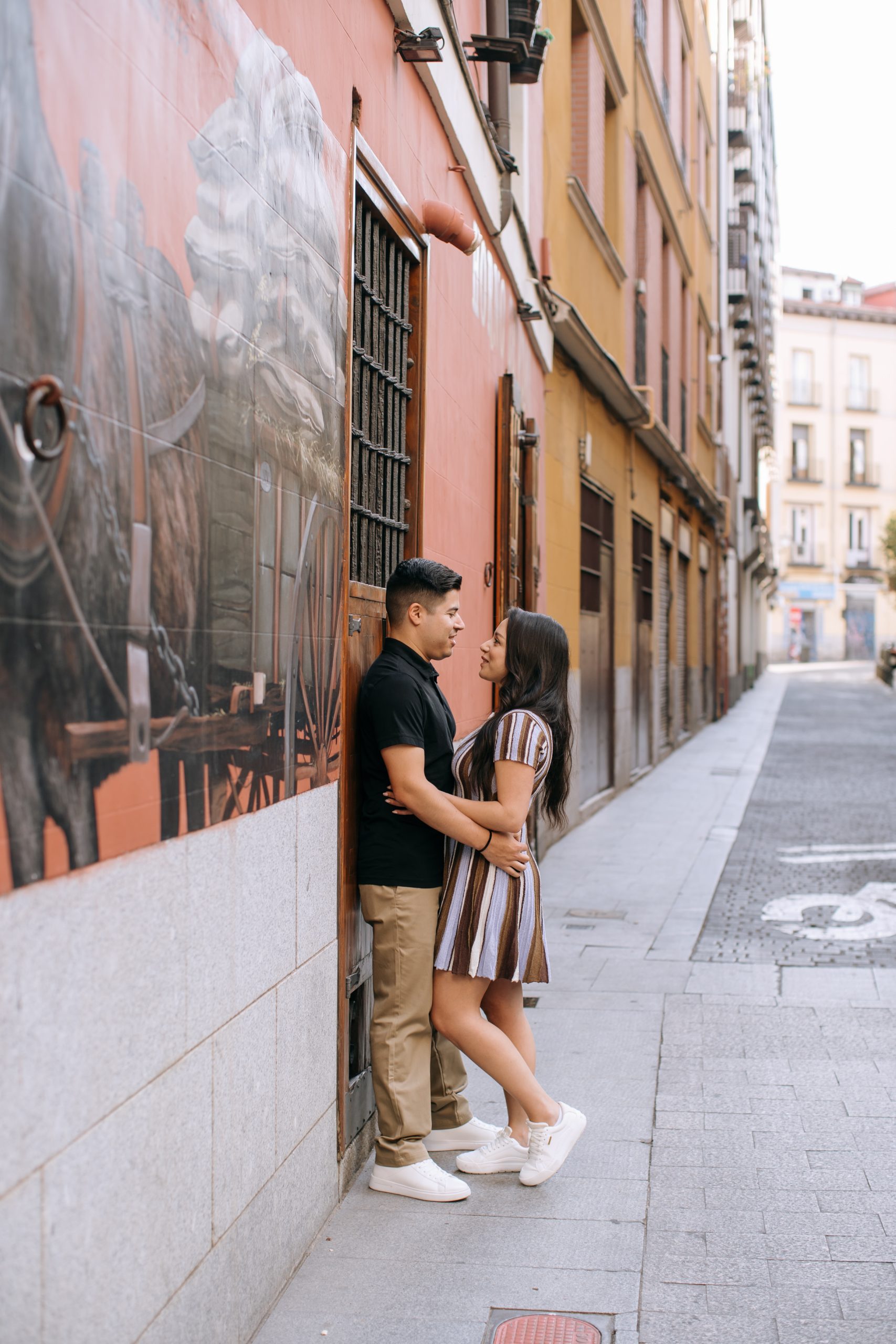 Early Morning Couple Photo Session in La Latina, Madrid